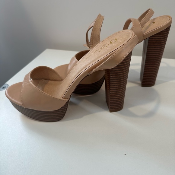 New size 11 cross ankle strap block heel - Picture 3 of 6